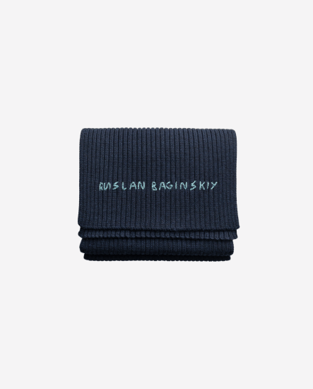 配色刺繡字羊毛圍巾/深藍色