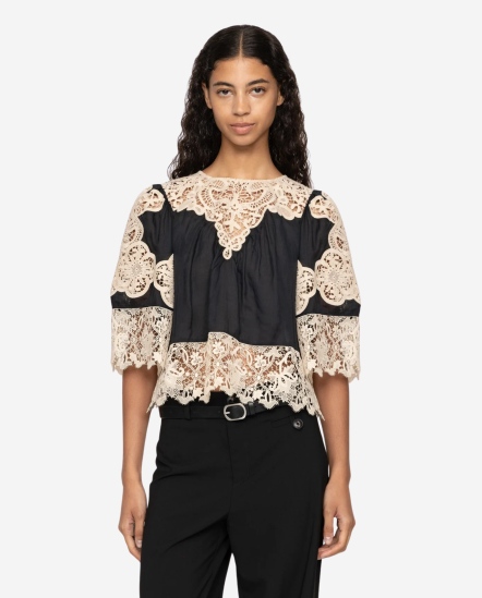 梅花撞色蕾絲八分袖衣