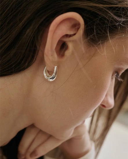 Drip Hoops-弧形水滴耳環/銀色